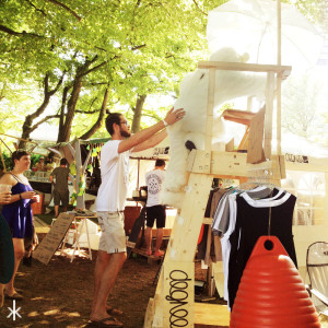 Ein Eisbär auf dem Modular Festival 2015 in Augsburg