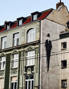 Altbau in Köln mit Streetart